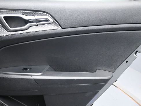 Used 2024 Kia Sportage LX image 22