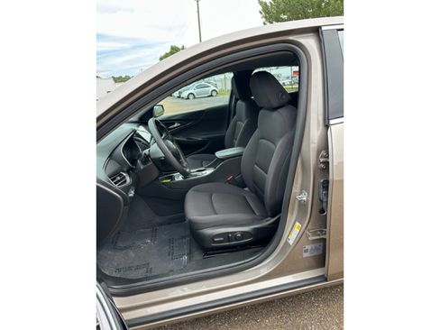 Used 2025 Chevrolet Malibu LT image 8