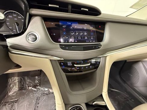 Used 2022 Cadillac XT5 Premium Luxury FWD image 25