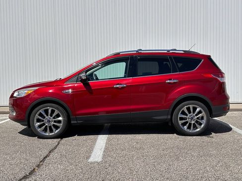 Used 2015 Ford Escape SE w/ SE Chrome Package FWD image 2