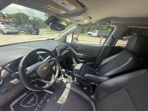 Used 2021 Chevrolet Trax LT AWD/4WD image 9