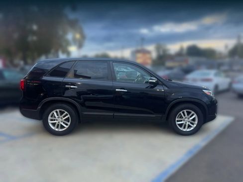 Used 2014 Kia Sorento LX image 7