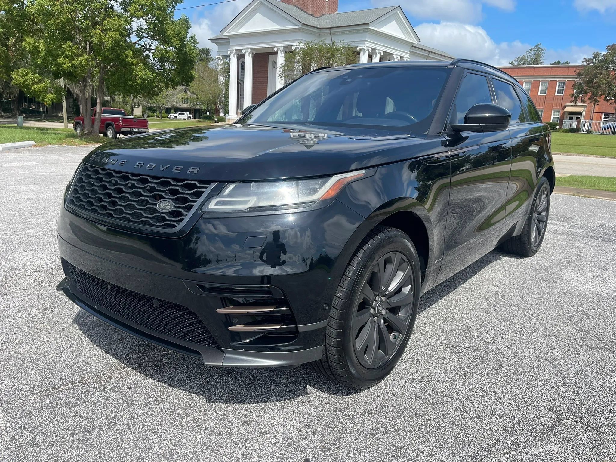 Used 2018 Land Rover Range Rover Velar R-Dynamic SE AWD/4WD image 1
