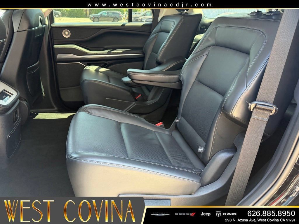 Used 2025 Lincoln Navigator Reserve AWD/4WD image 30
