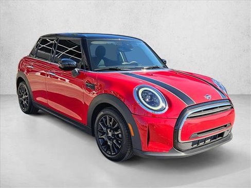 Used 2024 MINI Cooper 4-Door Hardtop FWD image 3