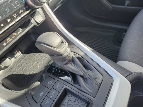 Used 2024 Toyota RAV4 XLE FWD image 30