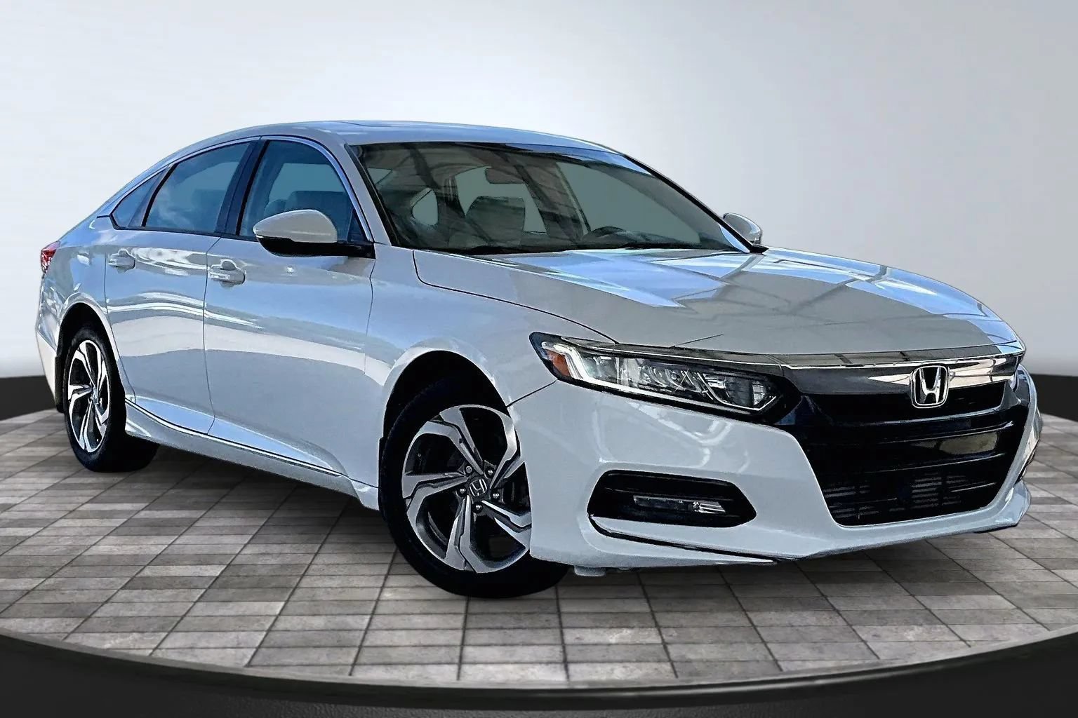 Used 2018 Honda Accord EX-L image 3