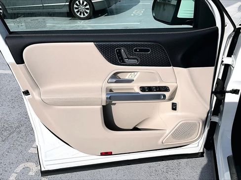 Used 2025 Mercedes-Benz GLB 250 GLB 250 image 21