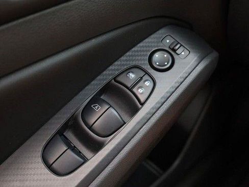 Used 2025 Nissan Altima 2.5 SV FWD image 17