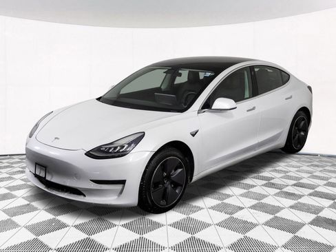 Used 2020 Tesla Model 3 Standard Range Plus image 9