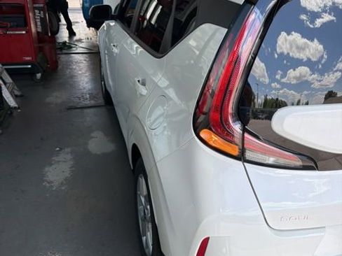 Certified 2025 Kia Soul S FWD image 1
