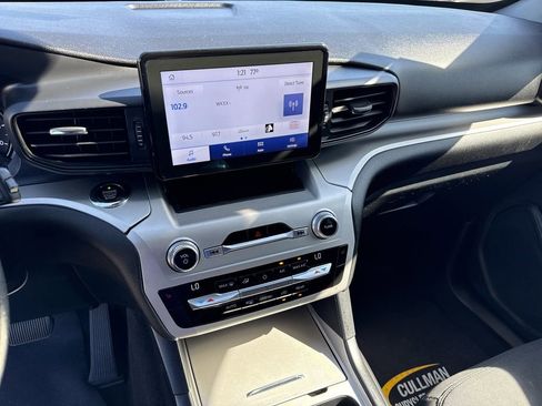 Used 2021 Ford Explorer XLT image 29
