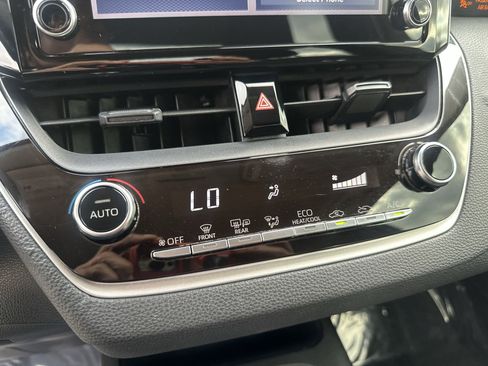 Used 2020 Toyota Corolla LE image 17