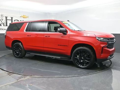 Used 2022 Chevrolet Suburban LT w/ LT Signature Plus Package image 6