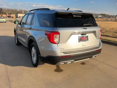 Used 2024 Ford Explorer XLT w/ Equipment Group 202A image 6