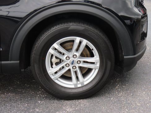 Used 2024 Ford Explorer XLT image 9