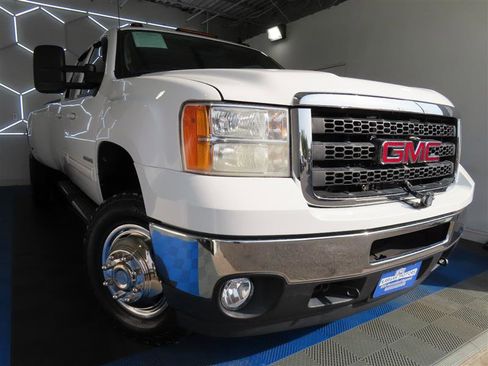 Used 2011 GMC Sierra 3500 SLT w/ SLT Convenience Package image 3
