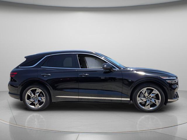 Used 2025 Genesis Electrified GV70 AWD/4WD image 4
