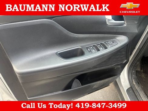 Used 2023 Hyundai Santa Fe SE FWD image 17