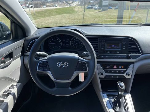 Used 2017 Hyundai Elantra SE w/ Cargo Package image 18