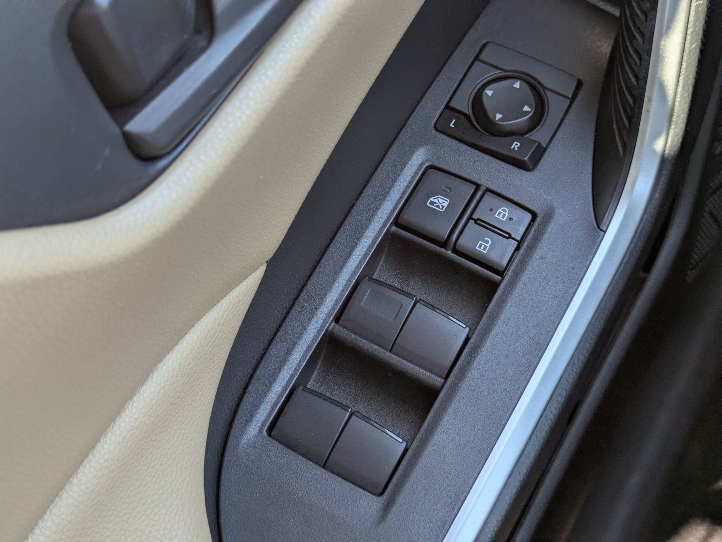 Used 2019 Toyota RAV4 LE w/ Protection Package AWD/4WD image 21