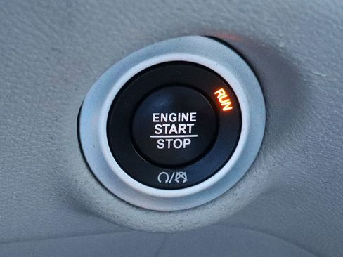 Used 2021 Chrysler Voyager Lxi image 61