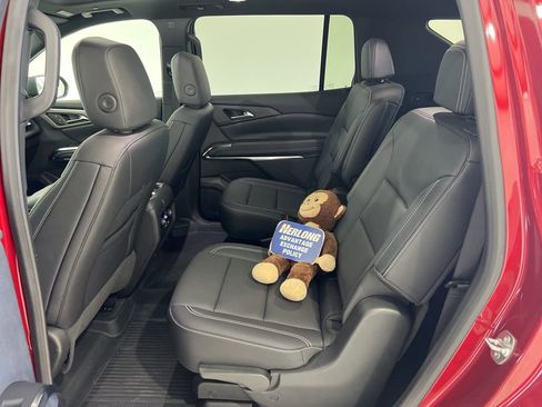 Used 2025 Chevrolet Traverse LT w/ Sun and Wheel Package image 23