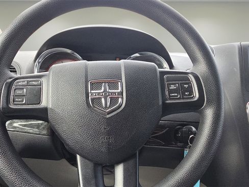 Used 2018 Dodge Grand Caravan SE w/ UConnect Hands-Free Group image 11