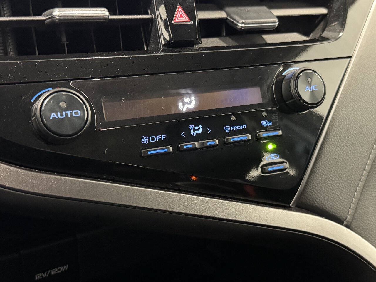 Used 2024 Toyota Camry SE FWD image 28
