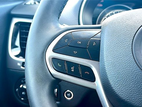 Used 2022 Jeep Cherokee Limited w/ Elite Package image 29