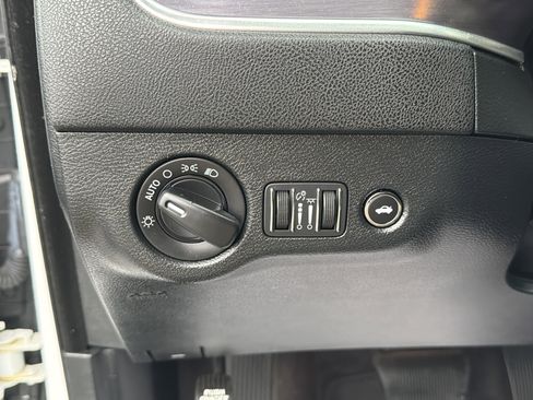 Used 2018 Dodge Charger SXT w/ Blacktop Package image 16