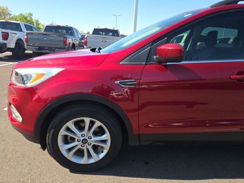 Used 2018 Ford Escape SE image 16