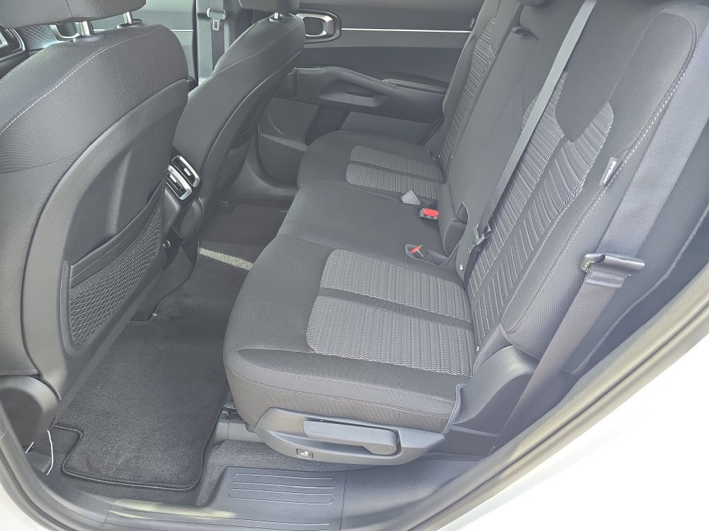 New 2026 Kia Sorento LX FWD image 16