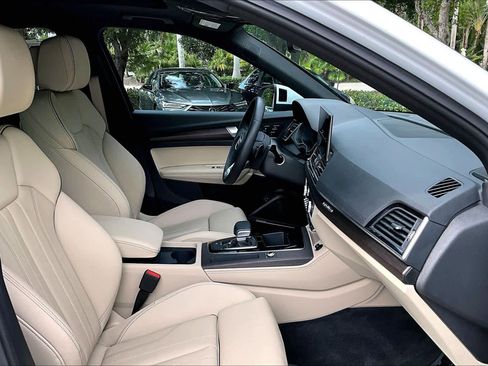 Used 2025 Audi Q5 e Premium Plus w/ Premium Plus Package AWD/4WD image 9