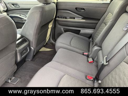 Used 2024 Nissan Pathfinder SV FWD image 16