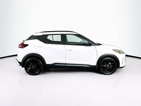Used 2023 Nissan Kicks SR image 10