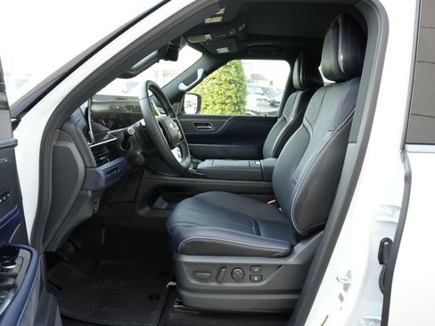 New 2026 INFINITI QX80 4WD image 17