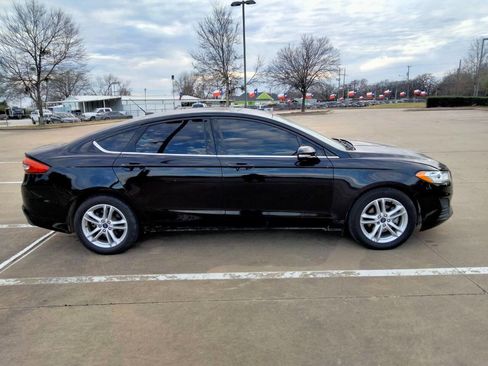 Used 2018 Ford Fusion SE image 4