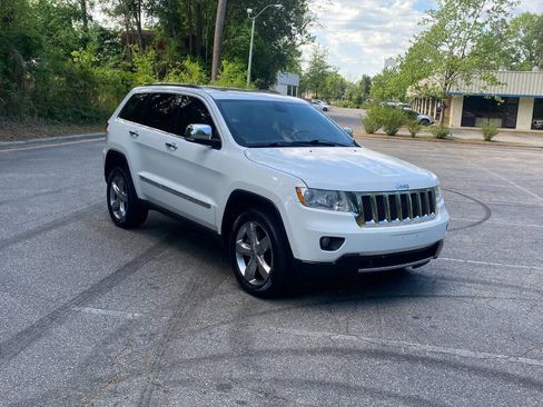 Used 2013 Jeep Grand Cherokee Overland AWD/4WD image 3