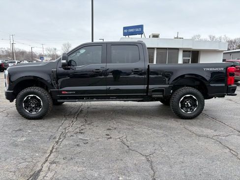 Used 2025 Ford F250 Platinum w/ Tremor Off-Road Package image 2