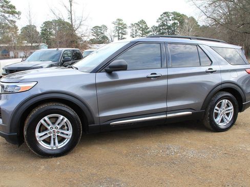 Used 2022 Ford Explorer XLT w/ Class IV Trailer Tow Package image 3