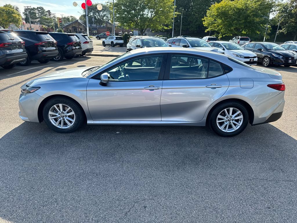 Used 2025 Toyota Camry LE FWD image 4