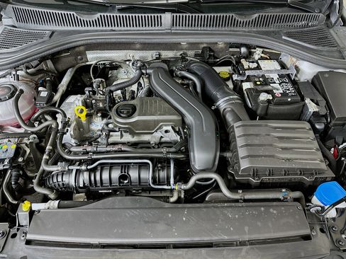 Used 2025 Volkswagen Jetta SE image 32