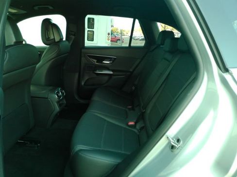 Used 2025 Mercedes-Benz GLC 300 image 19