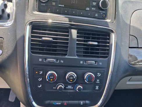 Used 2015 Dodge Grand Caravan SE w/ Quick Order Package 29E SE FWD image 12