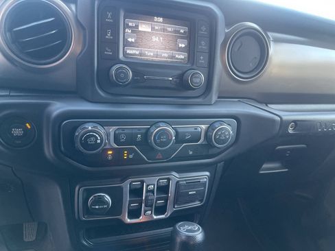 Used 2018 Jeep Wrangler Unlimited Sport S AWD/4WD image 12
