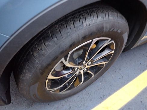 Certified 2025 Lincoln Nautilus Premier image 2