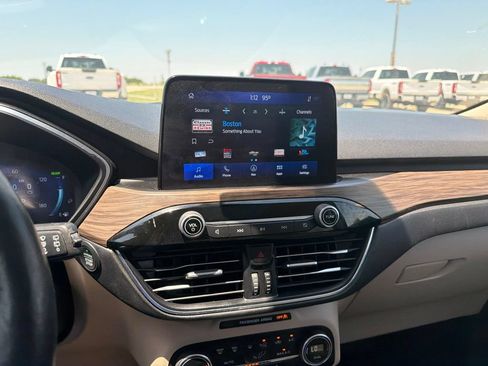 Used 2020 Ford Escape Titanium w/ Titanium Premium Package 2.0 FWD image 15
