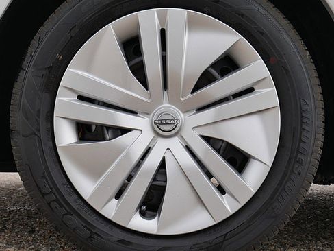 Used 2025 Nissan Leaf S image 48