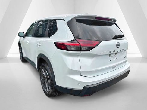 Used 2024 Nissan Rogue SV FWD image 5